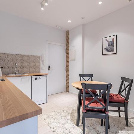 Modern Apartment Close To City Centre Валенсия Экстерьер фото